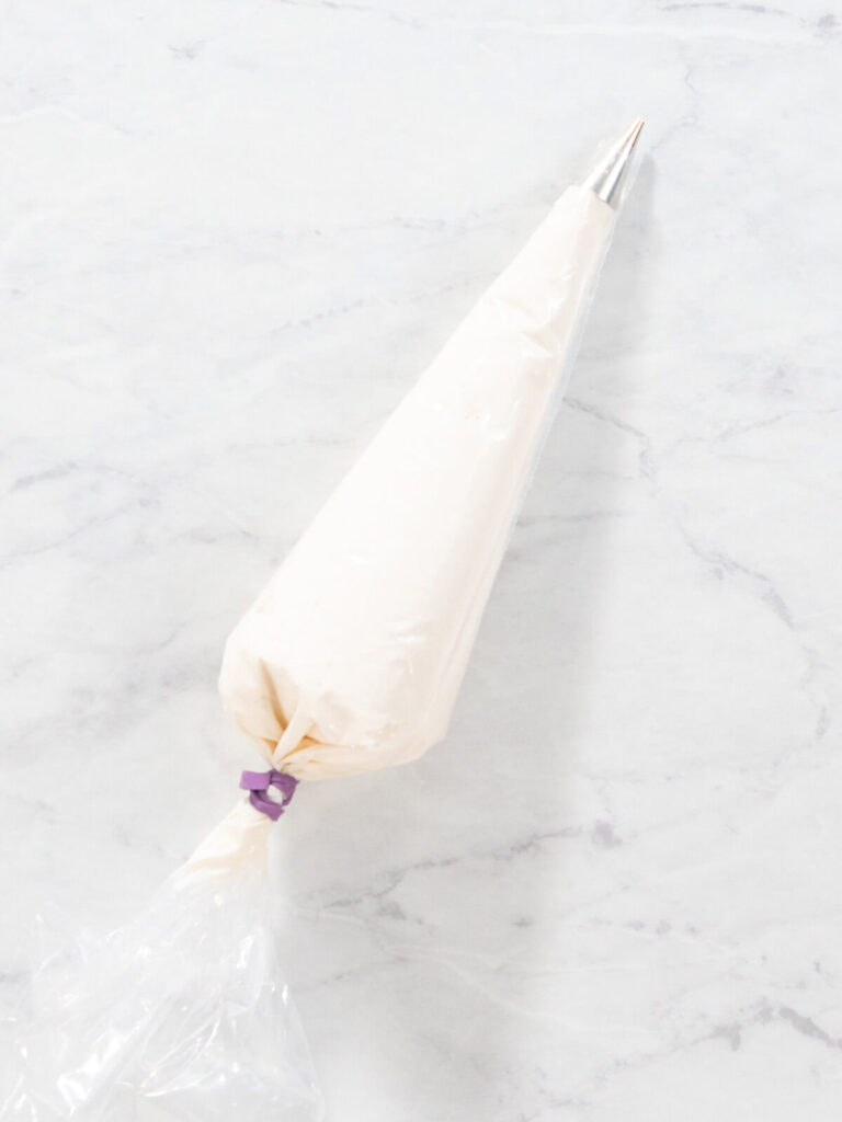 Lebkuchen-Gugelhupf mit weichem Karamellkern