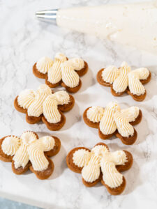 Lebkuchen-Männchen mit Buttercreme
