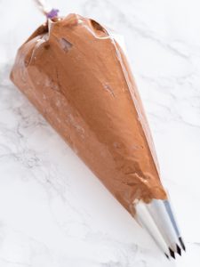 Luftige Schokoladen-Ganache-Creme zum Aufspritzen