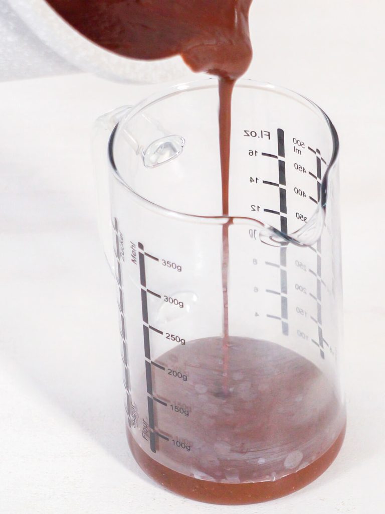 Luxuriöse Schokoladen-Guss für feines Gebäck