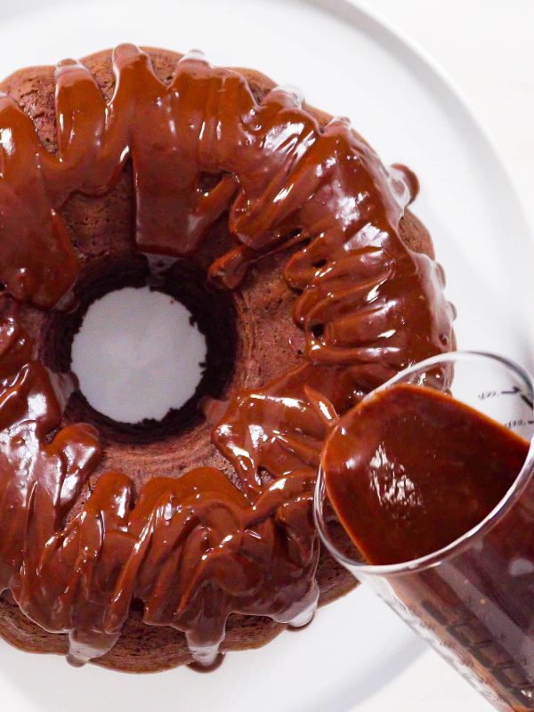 Luxuriöse Schokoladen-Guss für feines Gebäck