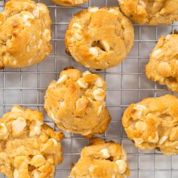 Macadamia-Kekse (Cookies mit weißer Schokolade)