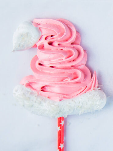 Meringue-Hütchen des Weihnachtsmanns - Schweizer Baiser