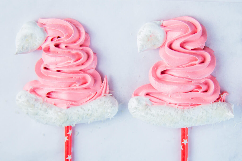 Meringue-Hütchen des Weihnachtsmanns - Schweizer Baiser