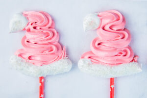 Meringue-Hütchen des Weihnachtsmanns - Schweizer Baiser