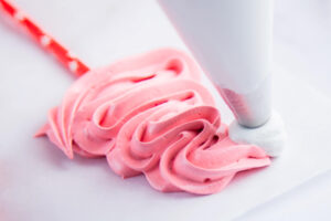 Meringue-Hütchen des Weihnachtsmanns - Schweizer Baiser