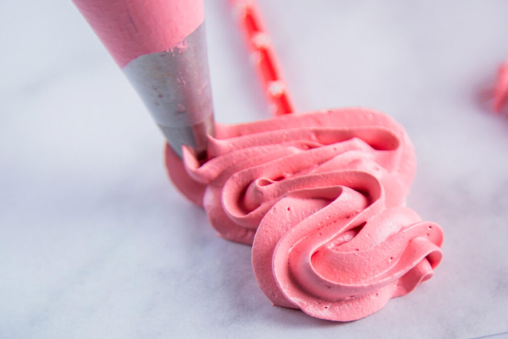 Meringue-Hütchen des Weihnachtsmanns - Schweizer Baiser