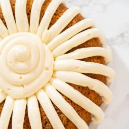 Möhren-Gugelhupf mit Frischkäse - Rübli-Gugelhupf