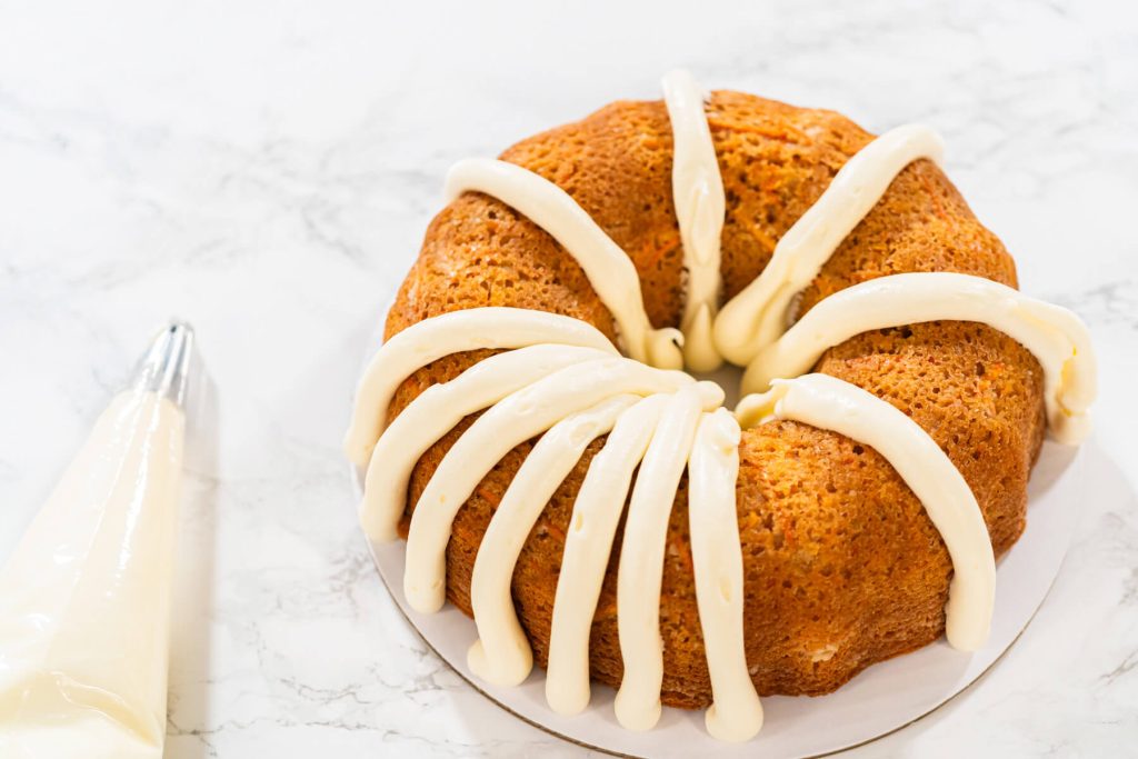 Möhren-Gugelhupf mit Frischkäse - Rübli-Gugelhupf