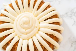 Möhren-Gugelhupf mit Frischkäse - Rübli-Gugelhupf