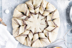 Mohnstern aus Hefeteig