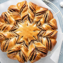 Mohnstern aus Hefeteig