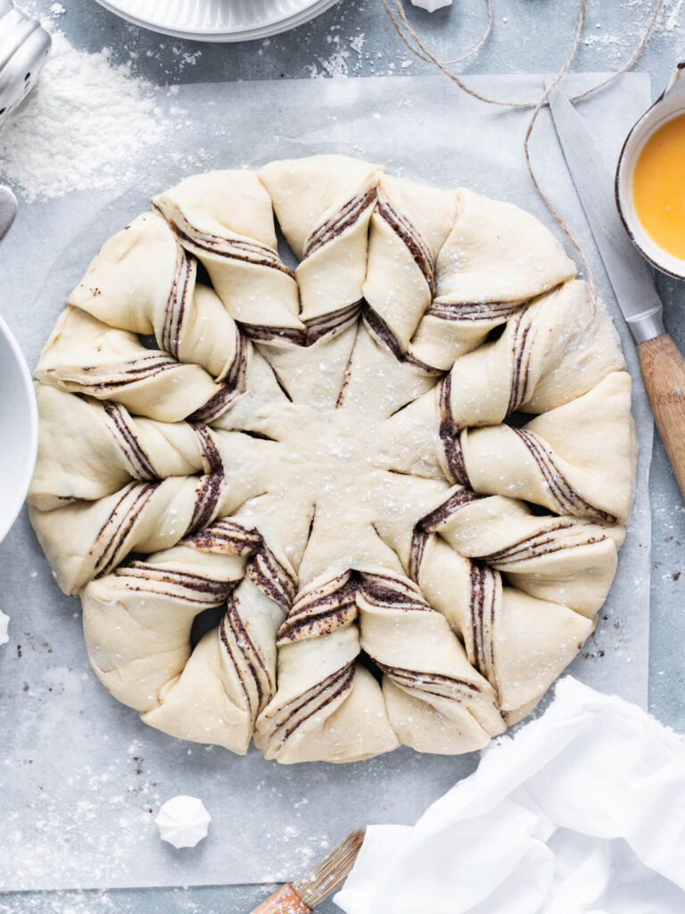 Mohnstern aus Hefeteig