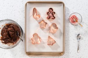 Pfefferminz-Fudge in hübschen Weihnachtsformen