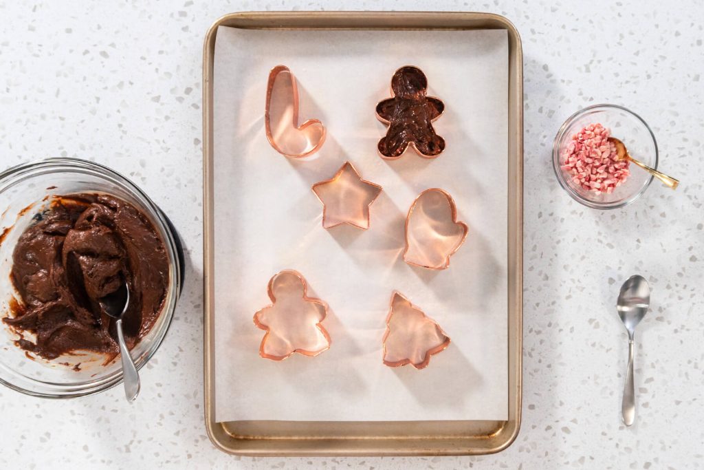 Pfefferminz-Fudge in hübschen Weihnachtsformen