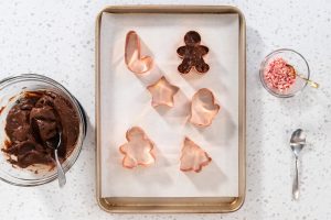 Pfefferminz-Fudge in hübschen Weihnachtsformen