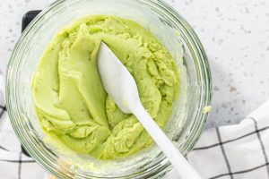 Pistazien-Fudge mit weißer Schokolade (ohne Backen)