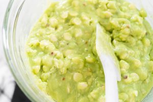 Pistazien-Fudge mit weißer Schokolade (ohne Backen)