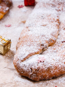 Quarkstollen – Der schnelle Weihnachtsstollen ohne Hefe