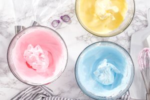 Rainbow Baiser-Kekse (Bunte Meringue-Kekse)