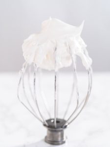 Rainbow Baiser-Kekse (Bunte Meringue-Kekse)