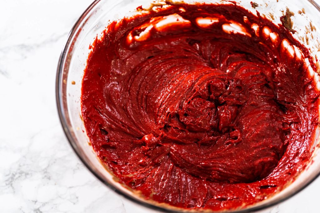 Red Velvet Cupcakes mit weißer Schokoladen-Ganache