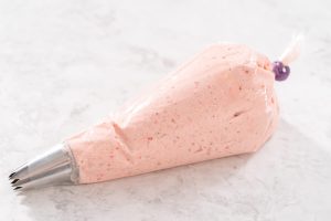 Schnelles Erdbeer-Buttercreme-Frosting