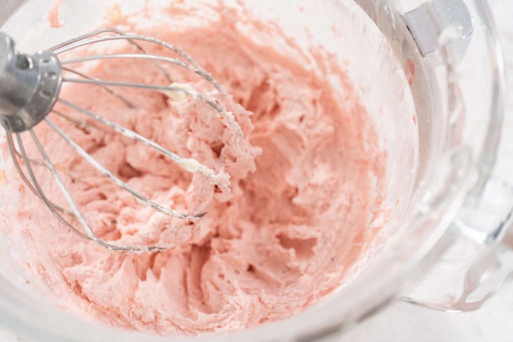 Schnelles Erdbeer-Buttercreme-Frosting