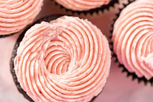 Schnelles Erdbeer-Buttercreme-Frosting