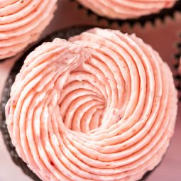 Schnelles Erdbeer-Buttercreme-Frosting