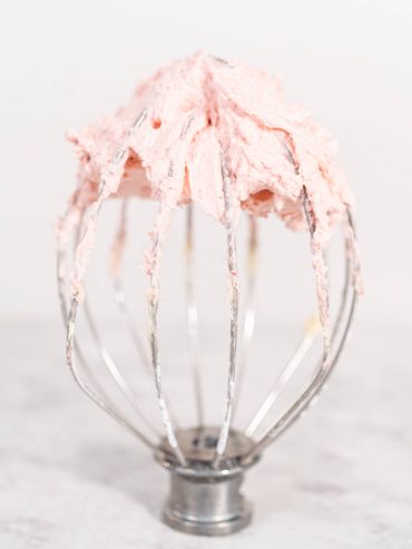 Schnelles Erdbeer-Buttercreme-Frosting