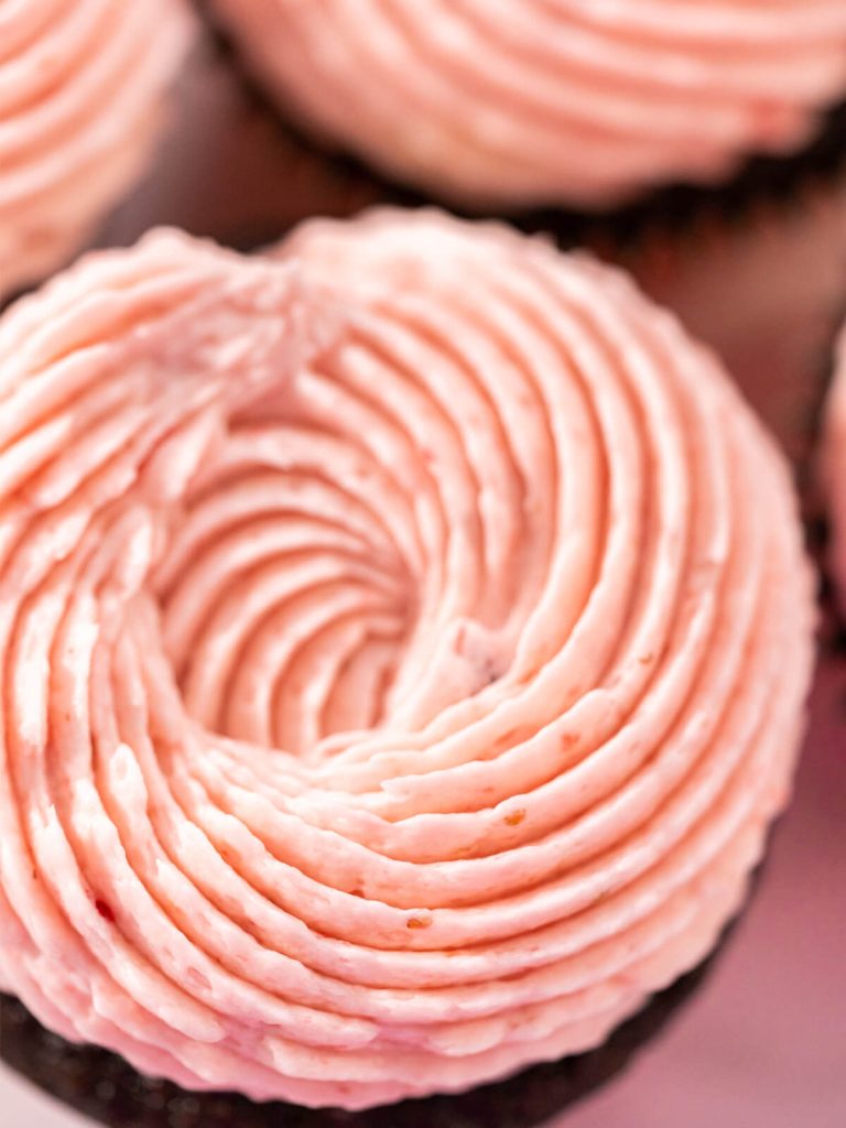 Schnelles Erdbeer-Buttercreme-Frosting