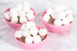 Schokobomben mit Marshmallow-Füllung (Hot Chocolate Bombs)