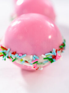 Schokobomben mit Marshmallow-Füllung (Hot Chocolate Bombs)