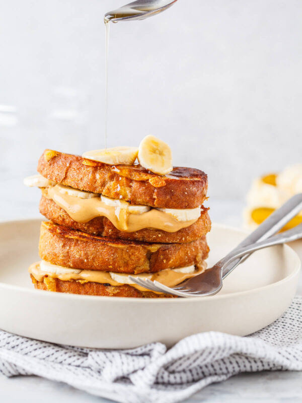 Vegane Arme Ritter (French Toast) mit Erdnussbutter & Banane