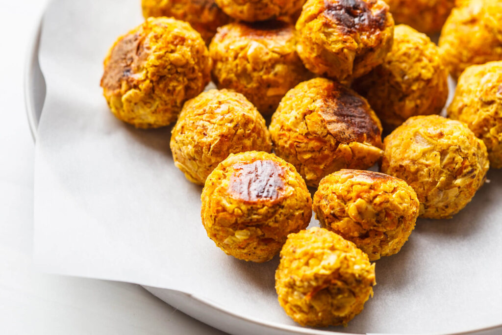 Gebratene vegane Bohnenbällchen