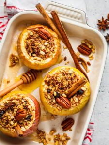 Vegane Bratäpfel mit Hafer und Rosinen
