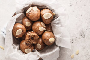 Vegane Erdnuss-Schoko-Kugeln ohne Backen: Das Energy Ball Rezept