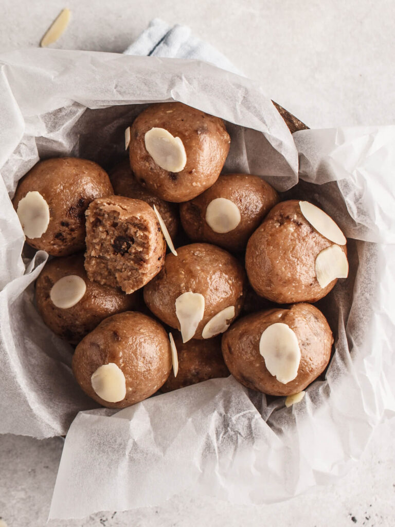 Vegane Erdnuss-Schoko-Kugeln ohne Backen: Das Energy Ball Rezept