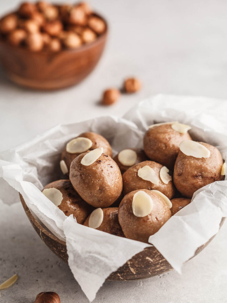 Vegane Erdnuss-Schoko-Kugeln ohne Backen: Das Energy Ball Rezept