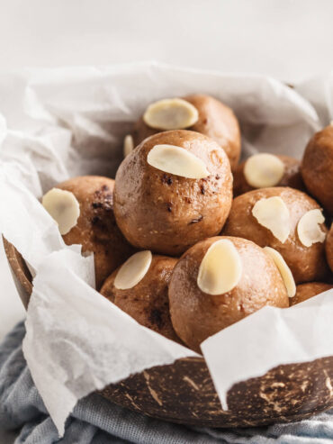 Vegane Erdnuss-Schoko-Kugeln ohne Backen: Das Energy Ball Rezept