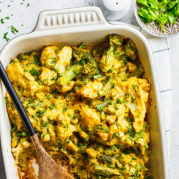 Vegane Gemüseauflauf mit Cashew-Sauce (aus Tiefkühlgemüse)