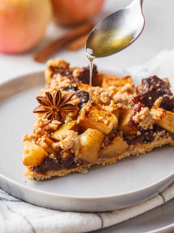 Veganer Apfelkuchen mit Datteln und Zimt