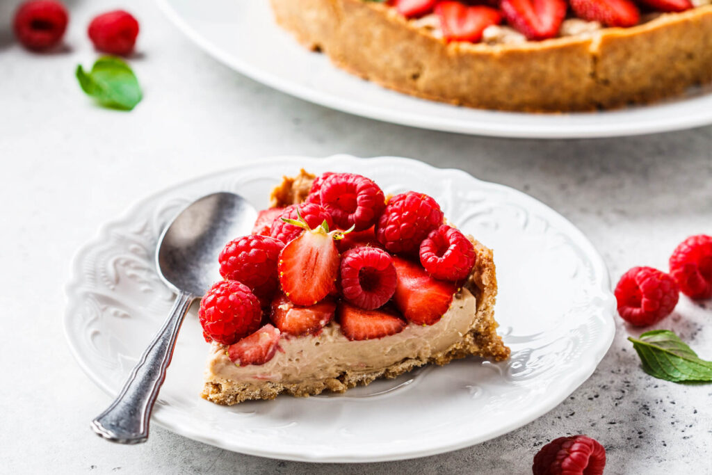 Veganer Beerentart mit Kokoscreme