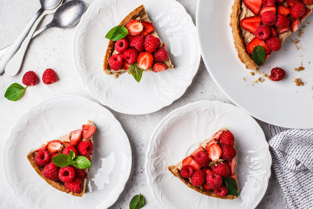 Veganer Beerentart mit Kokoscreme