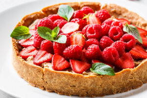 Veganer Beerentart mit Kokoscreme