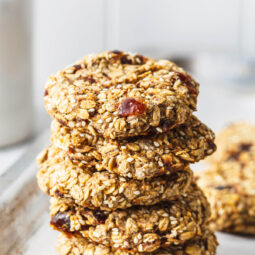 Veganer Haferkekse mit Maca und Datteln - Energy-Kekse ohne Mehl und Zucker
