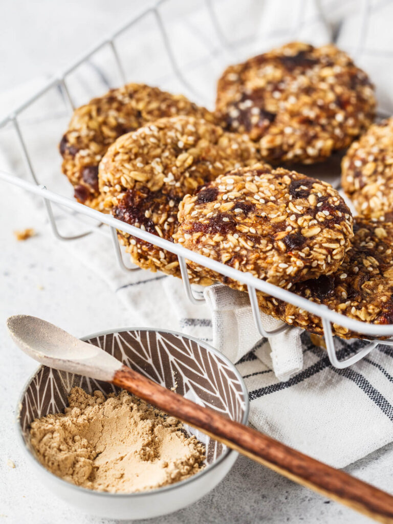 Veganer Haferkekse mit Maca und Datteln - Energy-Kekse ohne Mehl und Zucker