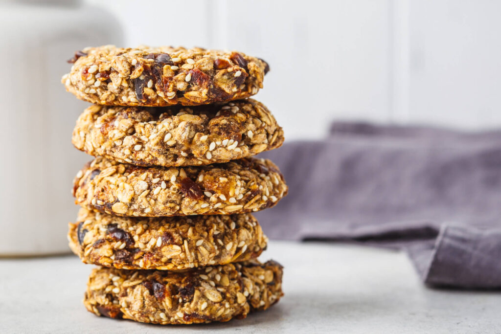 Veganer Haferkekse mit Maca und Datteln - Energy-Kekse ohne Mehl und Zucker