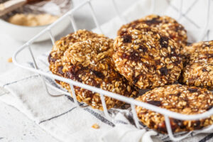 Veganer Haferkekse mit Maca und Datteln - Energy-Kekse ohne Mehl und Zucker